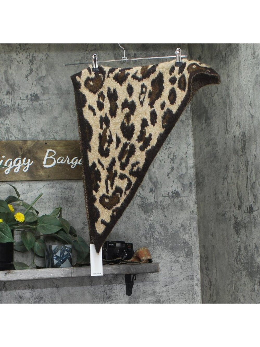 NWT Steve Madden Womens Triangle Scarf Wool Blend Fuzzy Cozy Leopard Brown